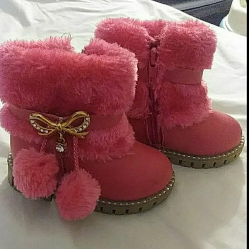 Pink winter boots